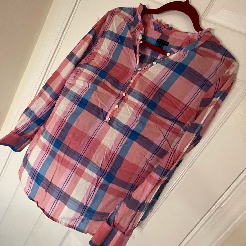 Talbots medium long sleeved blouse